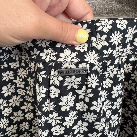 NWT Billabong flirty mood floral black white puff sleeve mini dress - Picture 15 of 16